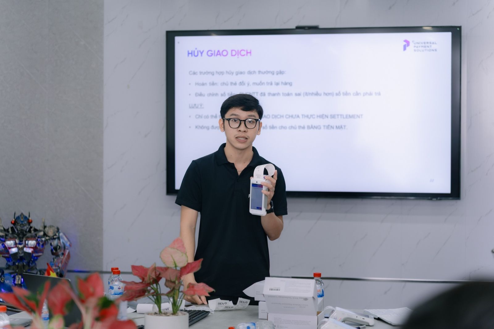 Đại diện phía đối tác PAYDI trực tiếp hướng dẫn tận tình trong buổi đào tạo.