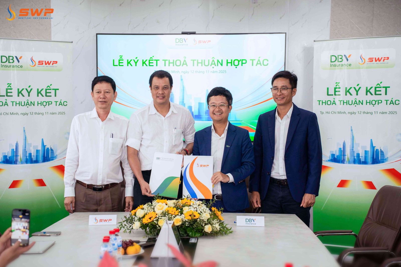 Đại diện Tây Nam SWP và bảo hiểm DBV cùng ký kết thỏa thuận hợp tác