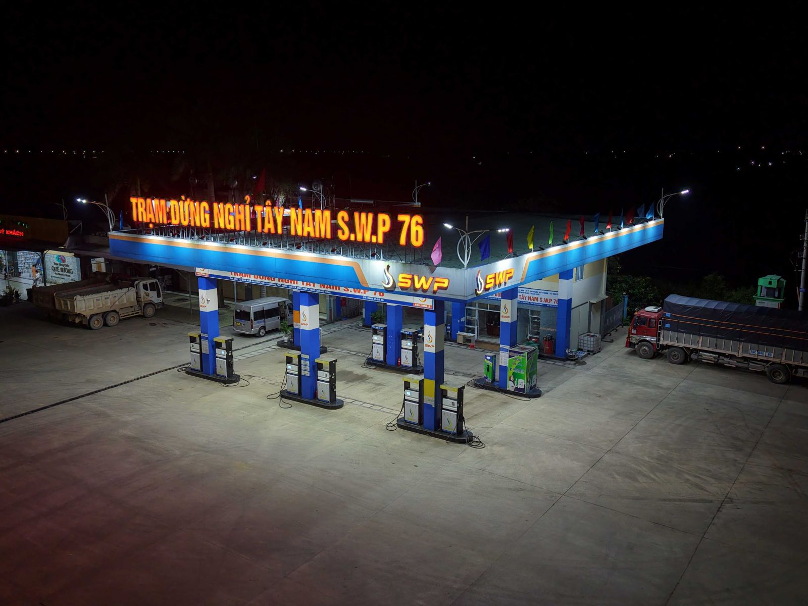 Các cây xăng hiện nay đều được trang bị đầy đủ hệ thống điện, nước, chiếu sáng, an ninh và dịch vụ đi kèm giúp tiết kiệm chi phí thi công trạm sạc.